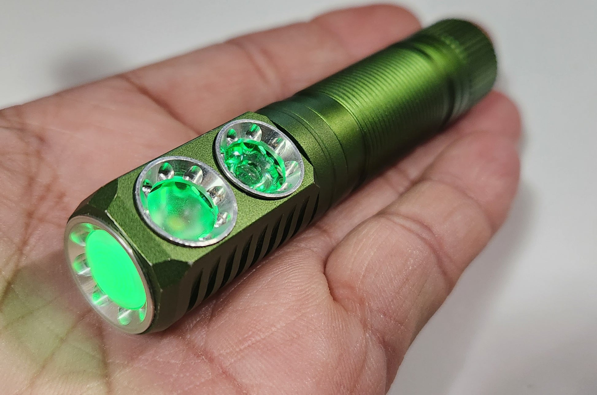Emisar D2 14500 Tint Ramping Channel Switching LED Flashlight GREEN CH1 - NICHIA 519A 4500K CH2: OSRAM W1 6000K W GREEN LIGHTED SW