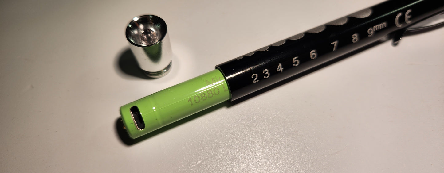 10880 750mAh 3.7V Lithium-Ion Rechargeable Battery 10880 W/2 X AAA FLASHLIGHT