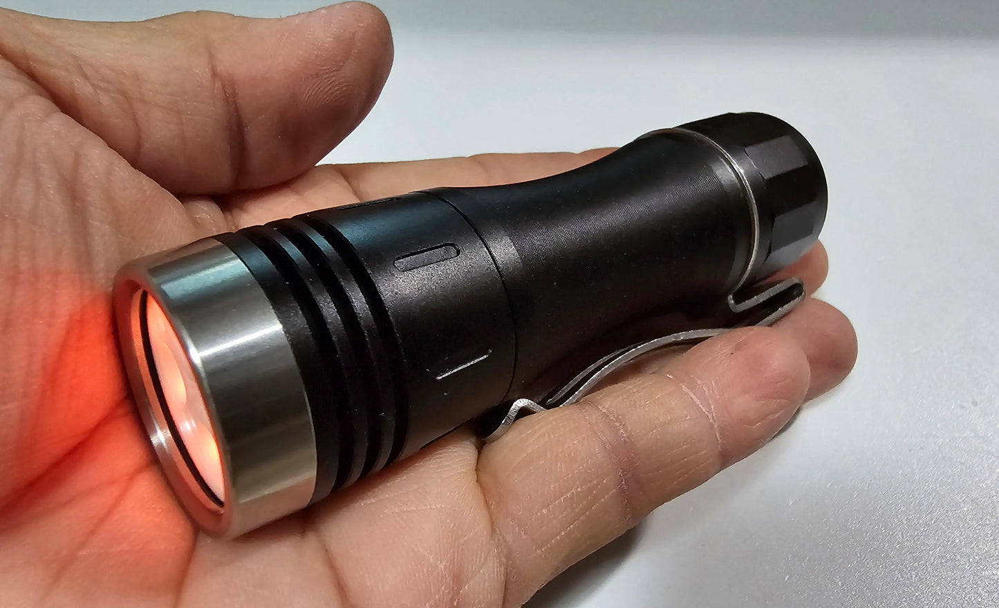 Noctigon KR4 18650 2CH 2-CH Mule High Power LED Flashlight *CUSTOM BUILT-TO-ORDER*