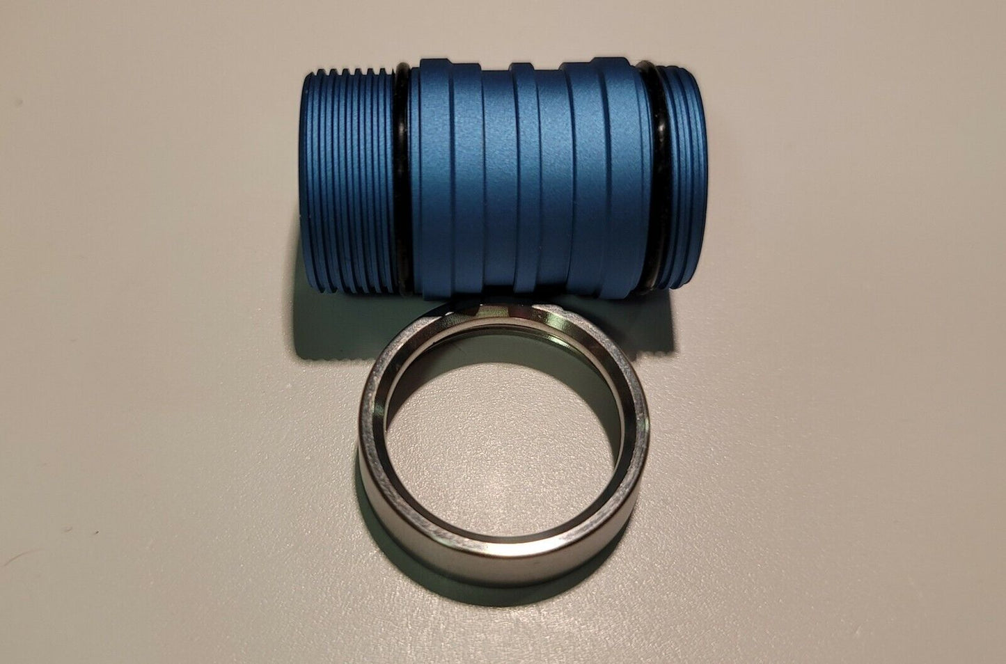 EMISAR D4V2 18350 SHORT TUBE + STAINLESS BEZEL COMBO CYAN