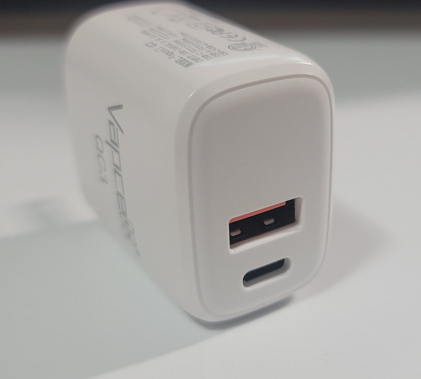 Vapcell QC3 UBB Fast Charging Power Adapter
