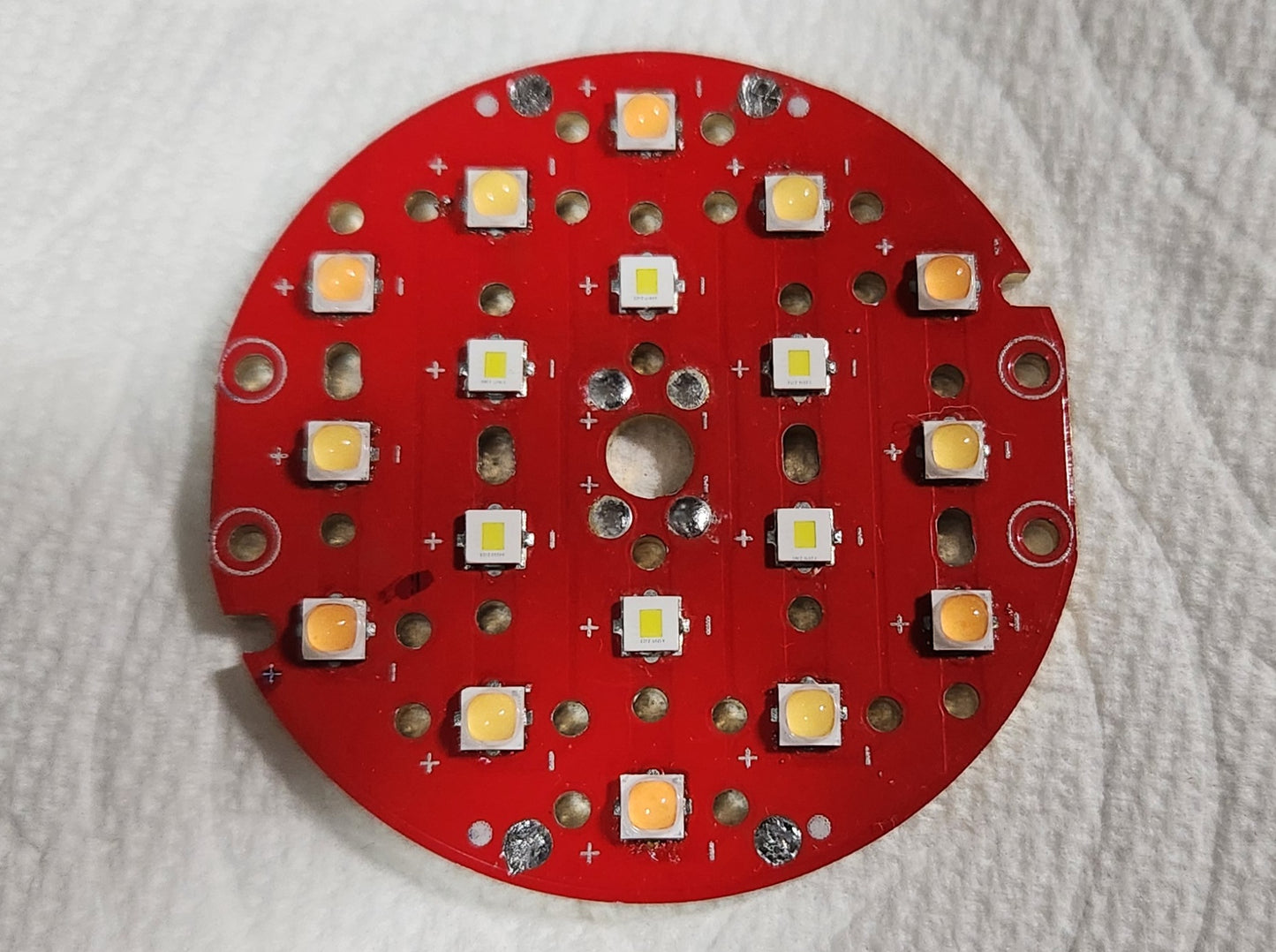 Emisar D18 Custom Emitter MIX Nichia 519A/Osram W2 Anduril 2 UI