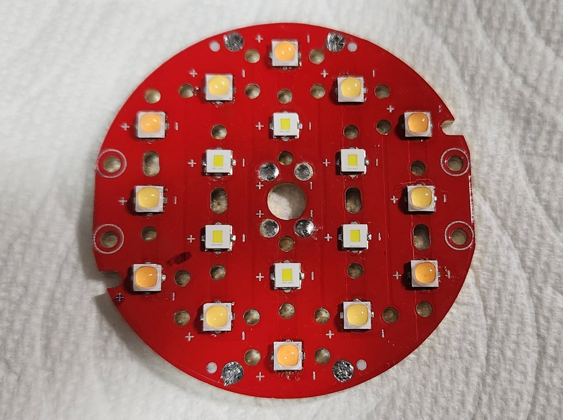 Emisar D18 Custom Emitter MIX Nichia 519A/Osram W2 Anduril 2 UI