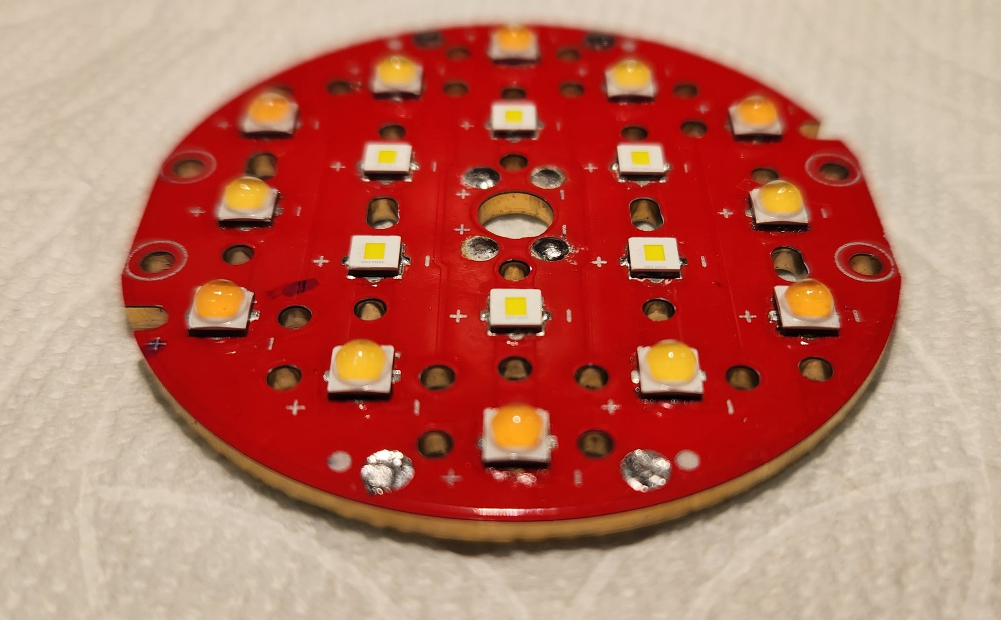 Emisar D18 Custom Emitter MIX Nichia 519A/Osram W2 Anduril 2 UI