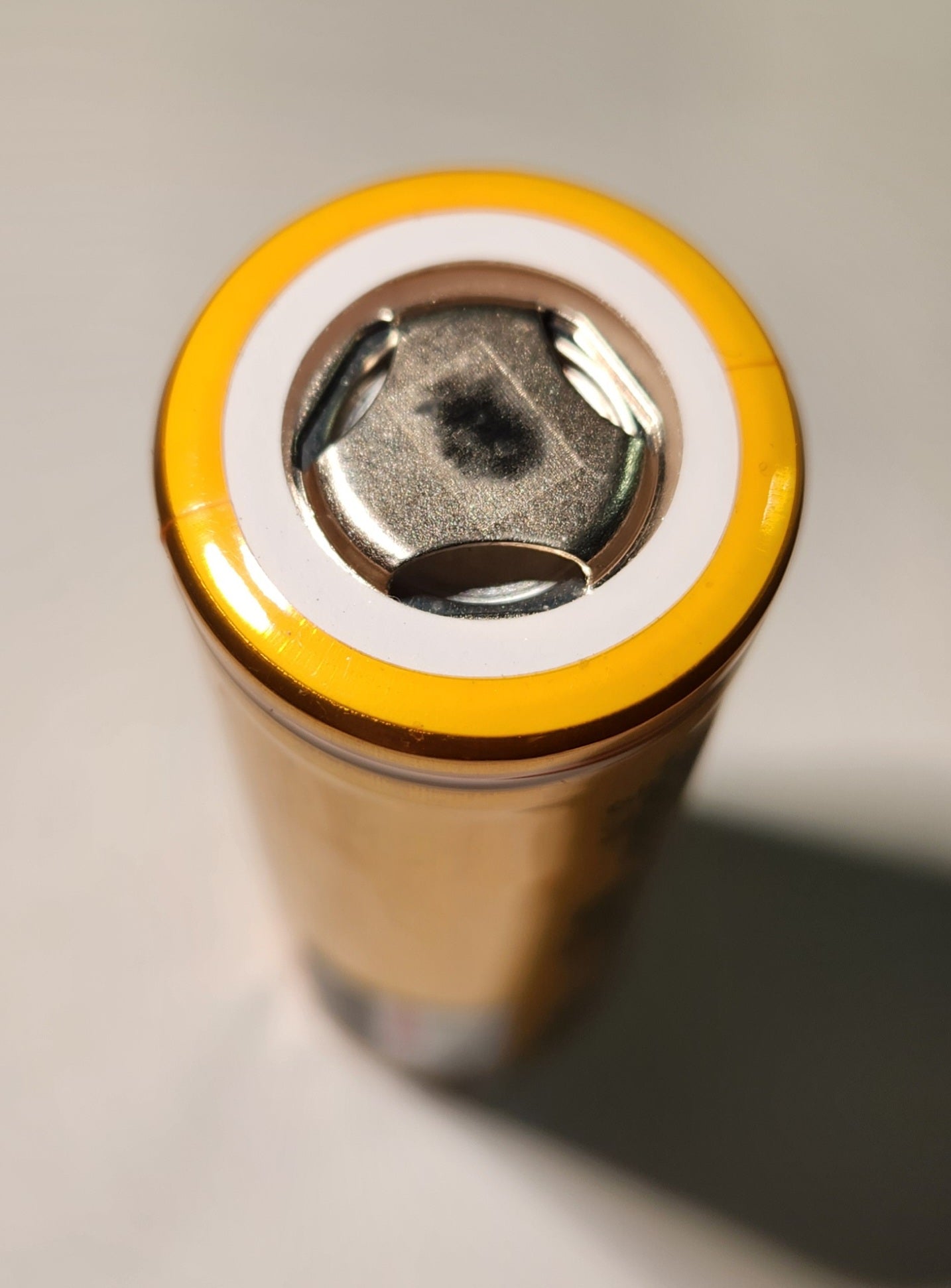 Vapcell INR26800 26800 6200mAh 25A Rechargeable Li-Ion Battery *** HAS TO BE PURCHASED WITH FLASHLIGHT + FEDEX ***