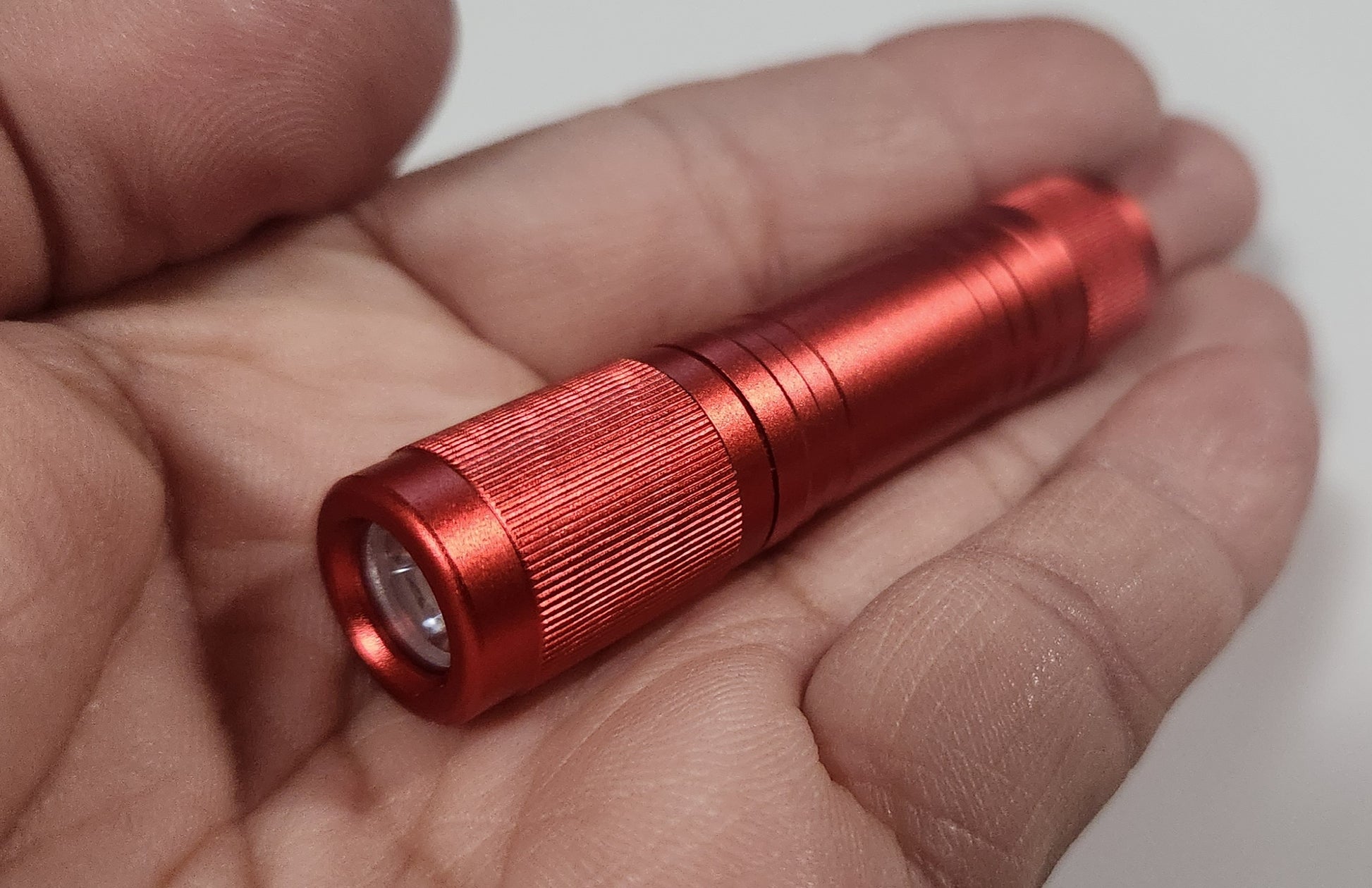 Emisar KC1 Keychain High Power Mini LED Flashlight RED 519A 5700K (DE-DOME)
