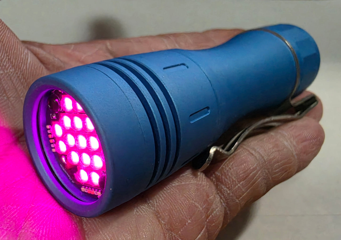 Notigon KR4 17 x LED " MEGA MULE" High Power LED Flashlight