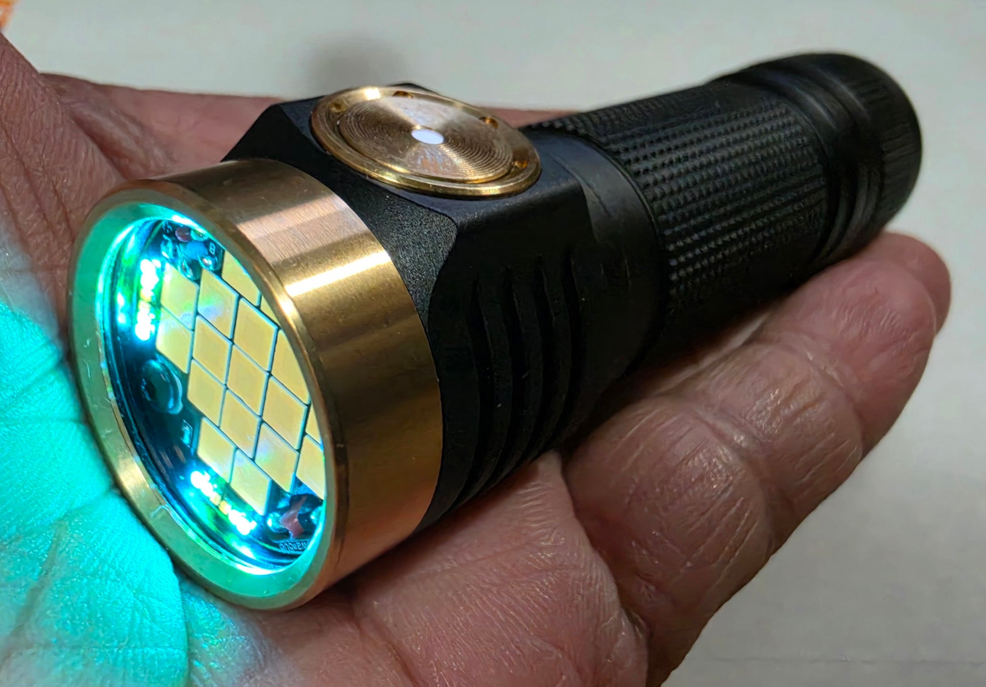Emisar D4K 17 x LED " MEGA MULE" High Power LED Flashlight