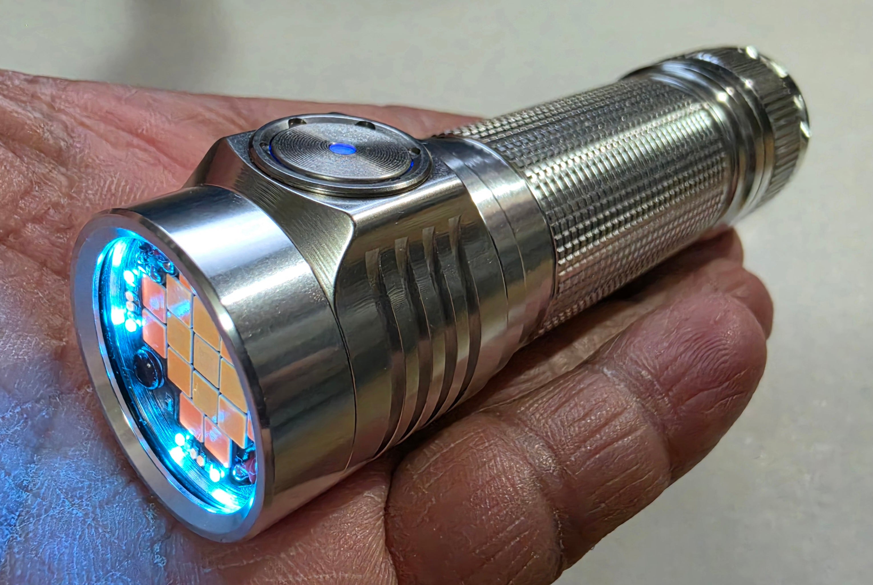 Emisar D4K 17 x LED 