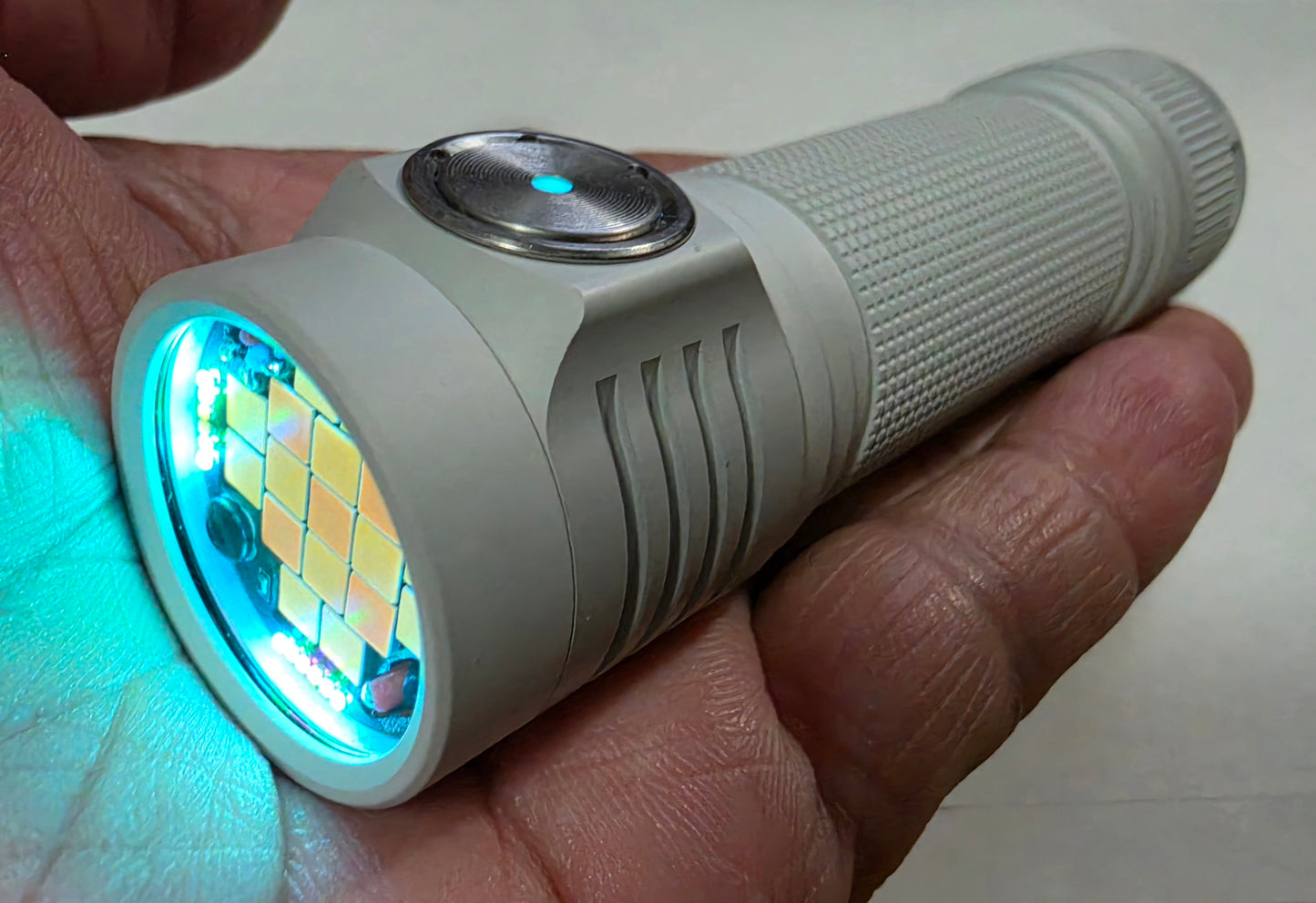 Emisar D4K 17 x LED " MEGA MULE" High Power LED Flashlight