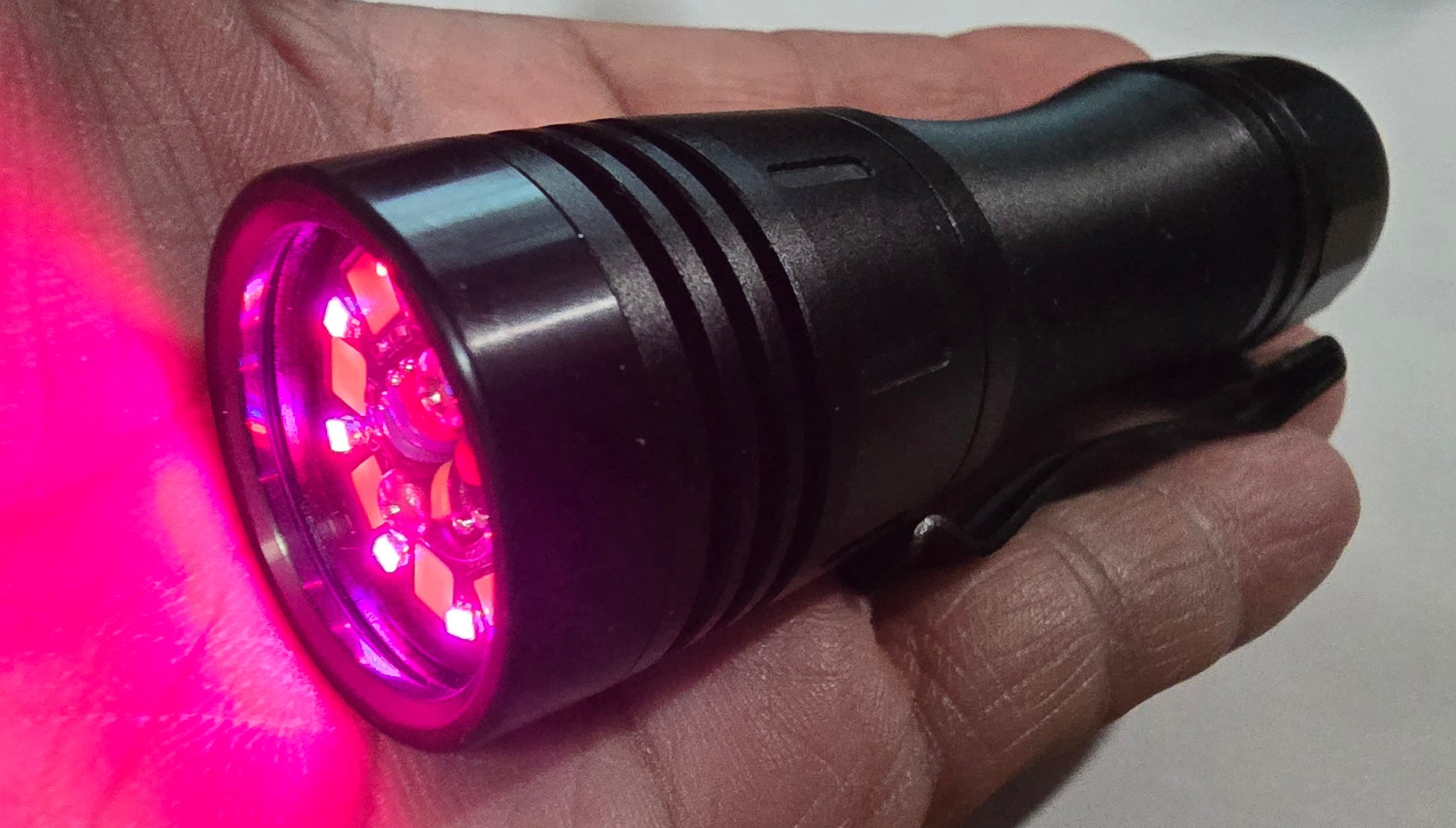 Noctigon KR4 18650 2CH 2-CH Mule High Power LED Flashlight *CUSTOM BUILT-TO-ORDER*