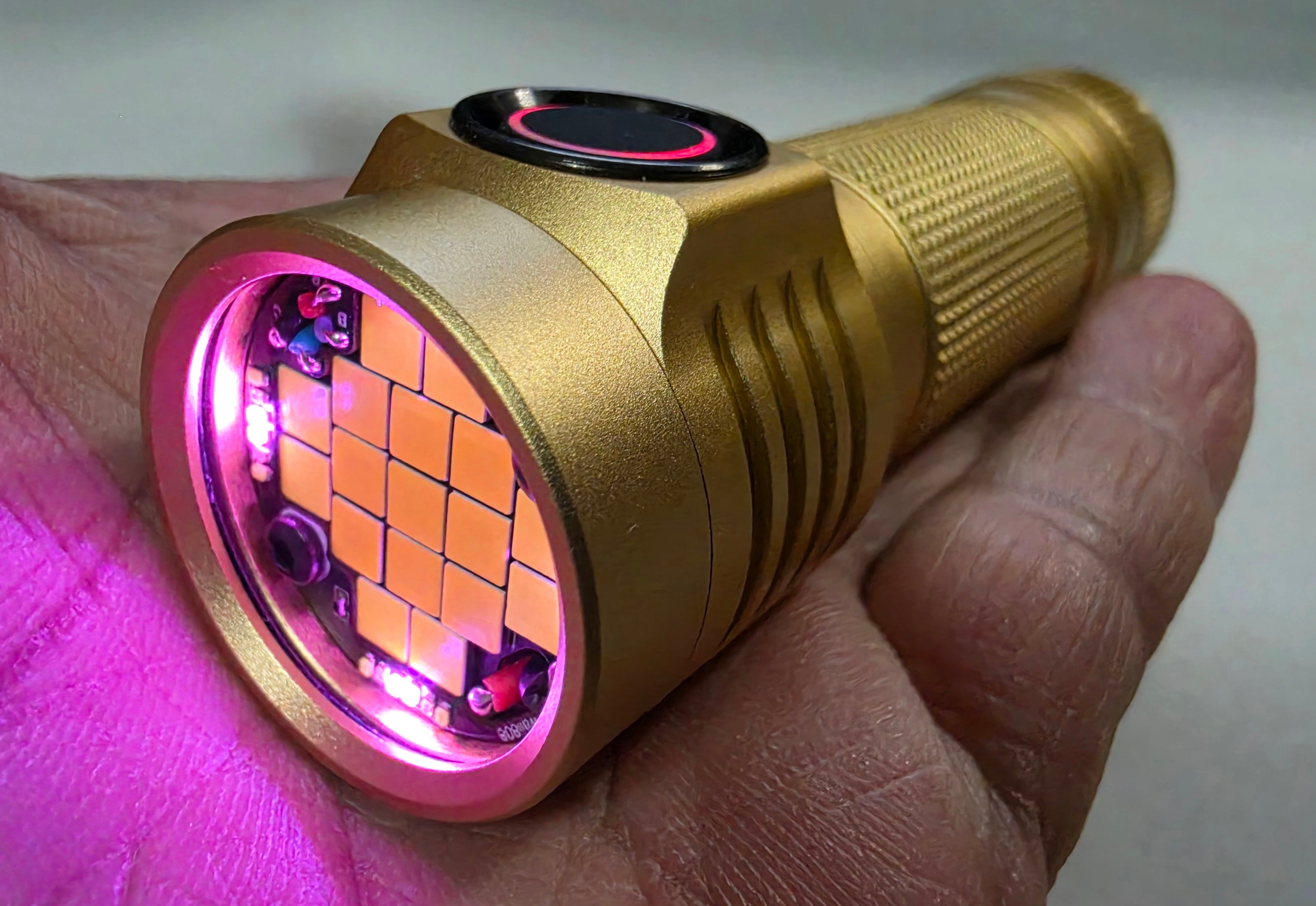 Emisar D4V2 17 x LED 