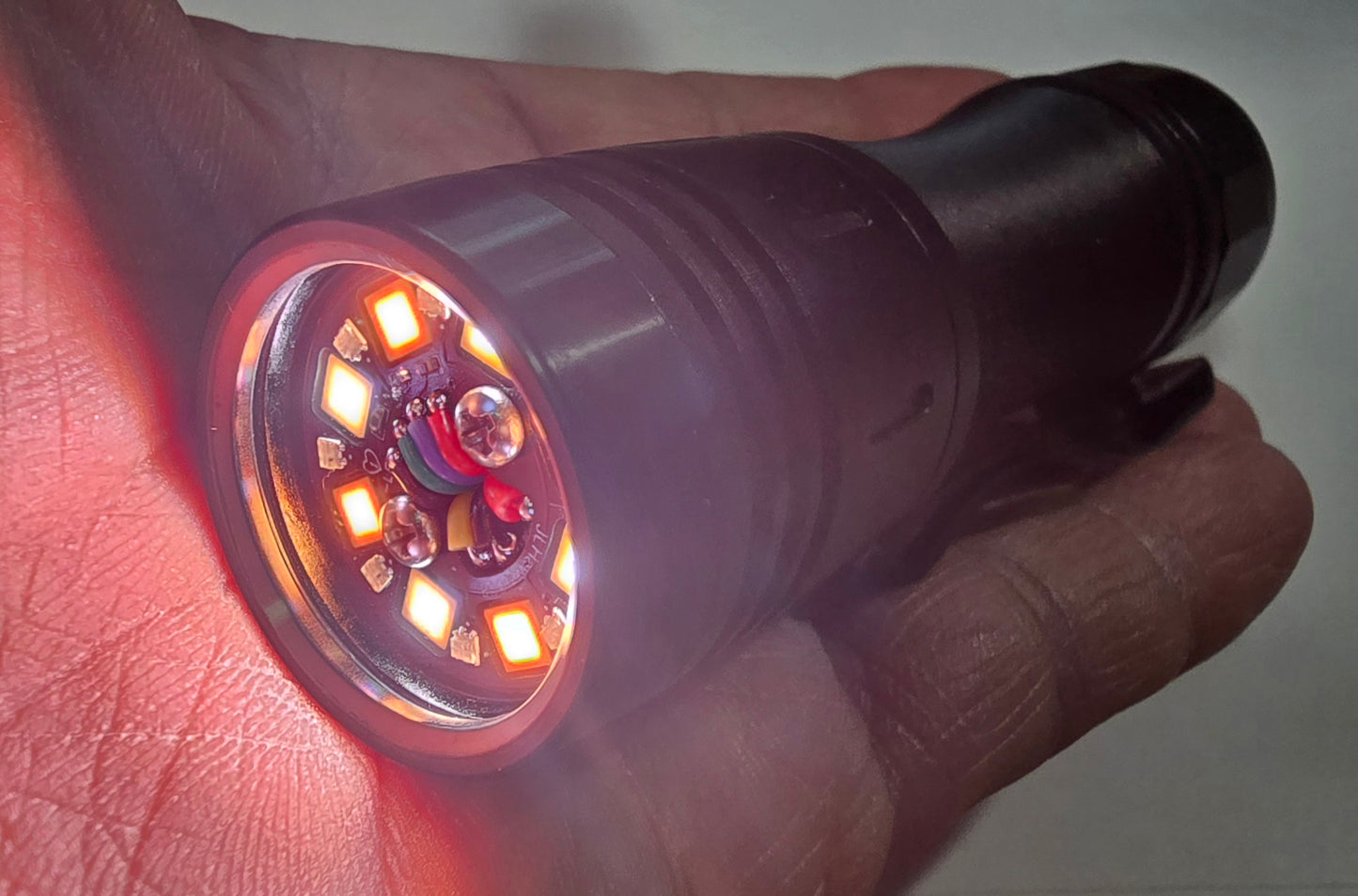 Noctigon KR4 18650 2CH 2-CH Mule High Power LED Flashlight *CUSTOM BUILT-TO-ORDER*