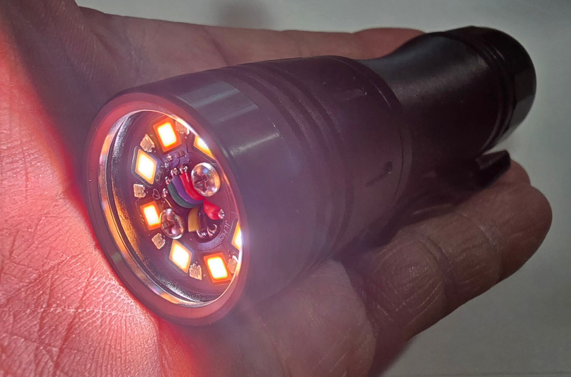 Noctigon KR4 18650 2CH 2-CH Mule High Power LED Flashlight *CUSTOM BUILT-TO-ORDER*