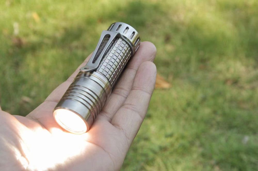 Maeerxu XT3 V2 Titanium 18350 3000LM EDC LED Flashlight