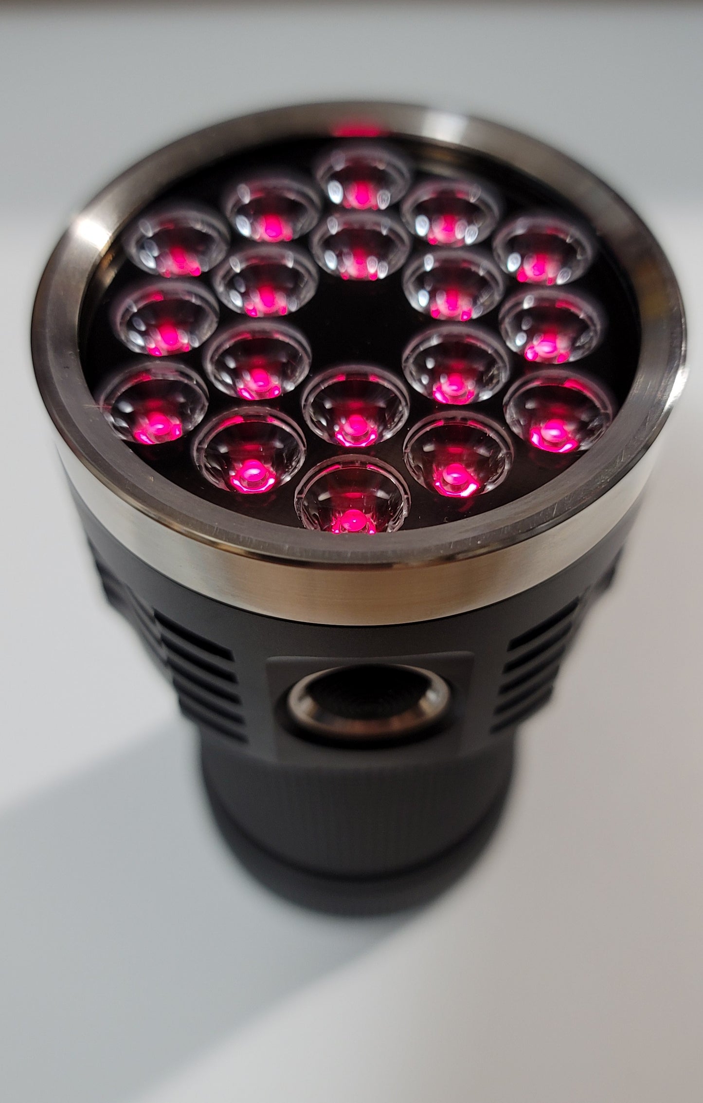 Emisar D18 18 x SST-20 660nm Deep Red High Power LED Flashlight