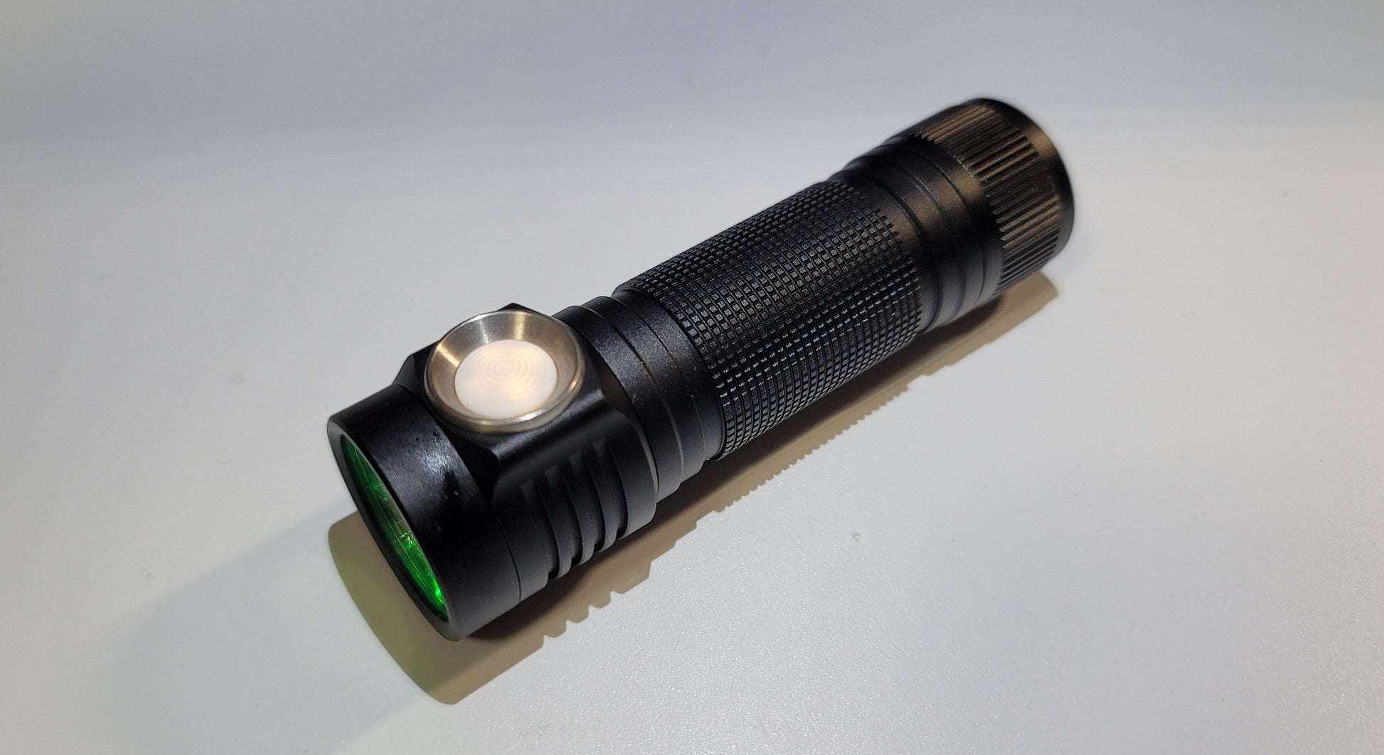 Emisar D4v2 Quad SST20 SST-20 4000K 95CRI 3000 Lumens High Power LED Flashlight BLACK 4000K