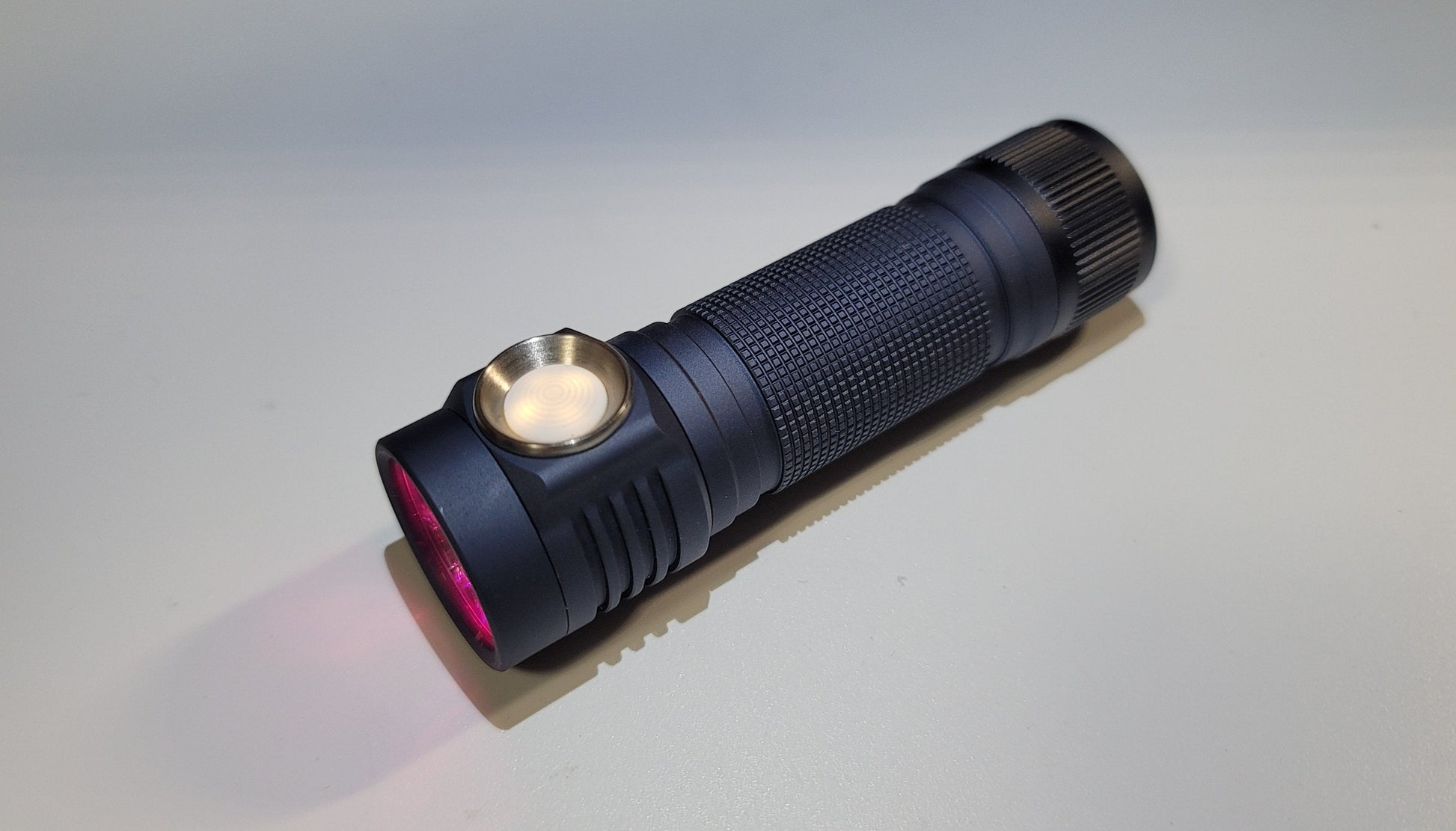 Emisar D4v2 Quad Nichia 519A High CRI LED Flashlight