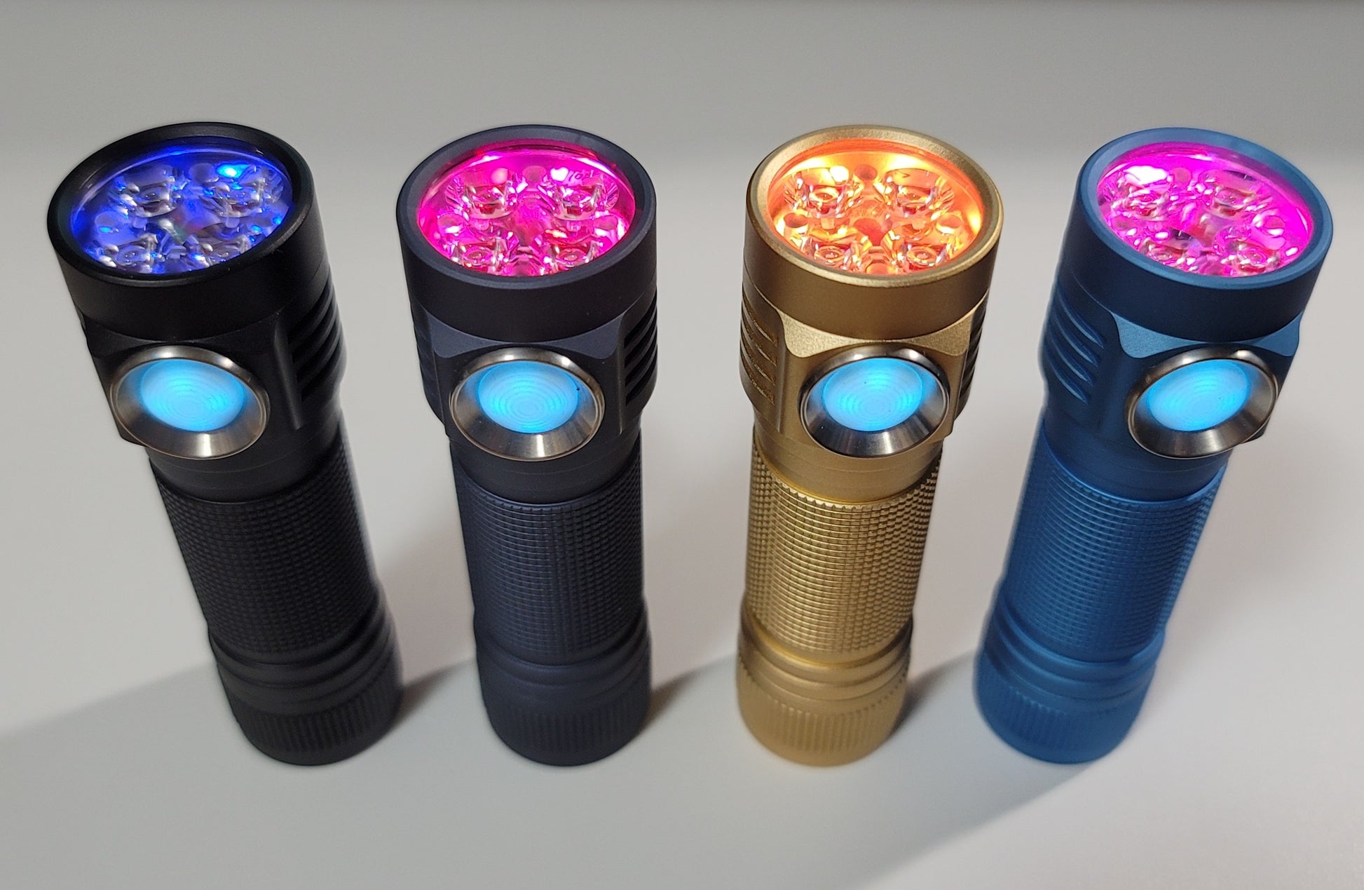 Emisar D4v2 Quad Cree XP-L HI 4300 Lumens High Power LED Flashlight