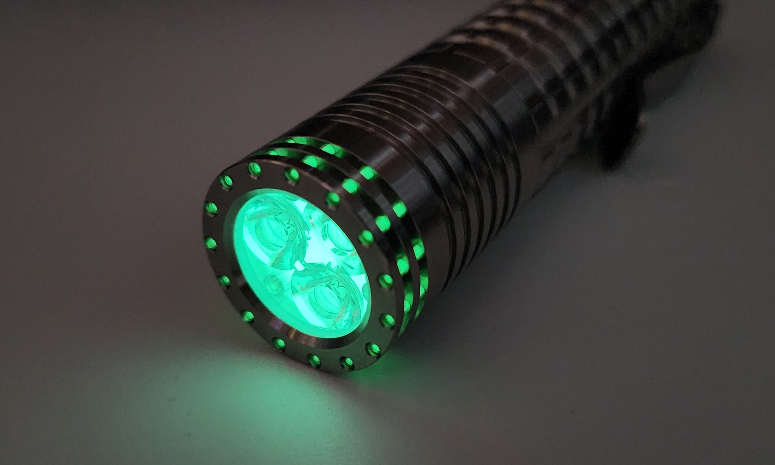 ReyLight Dawn Triple V2 Titanium Custom LED Flashlight – JLHawaii808