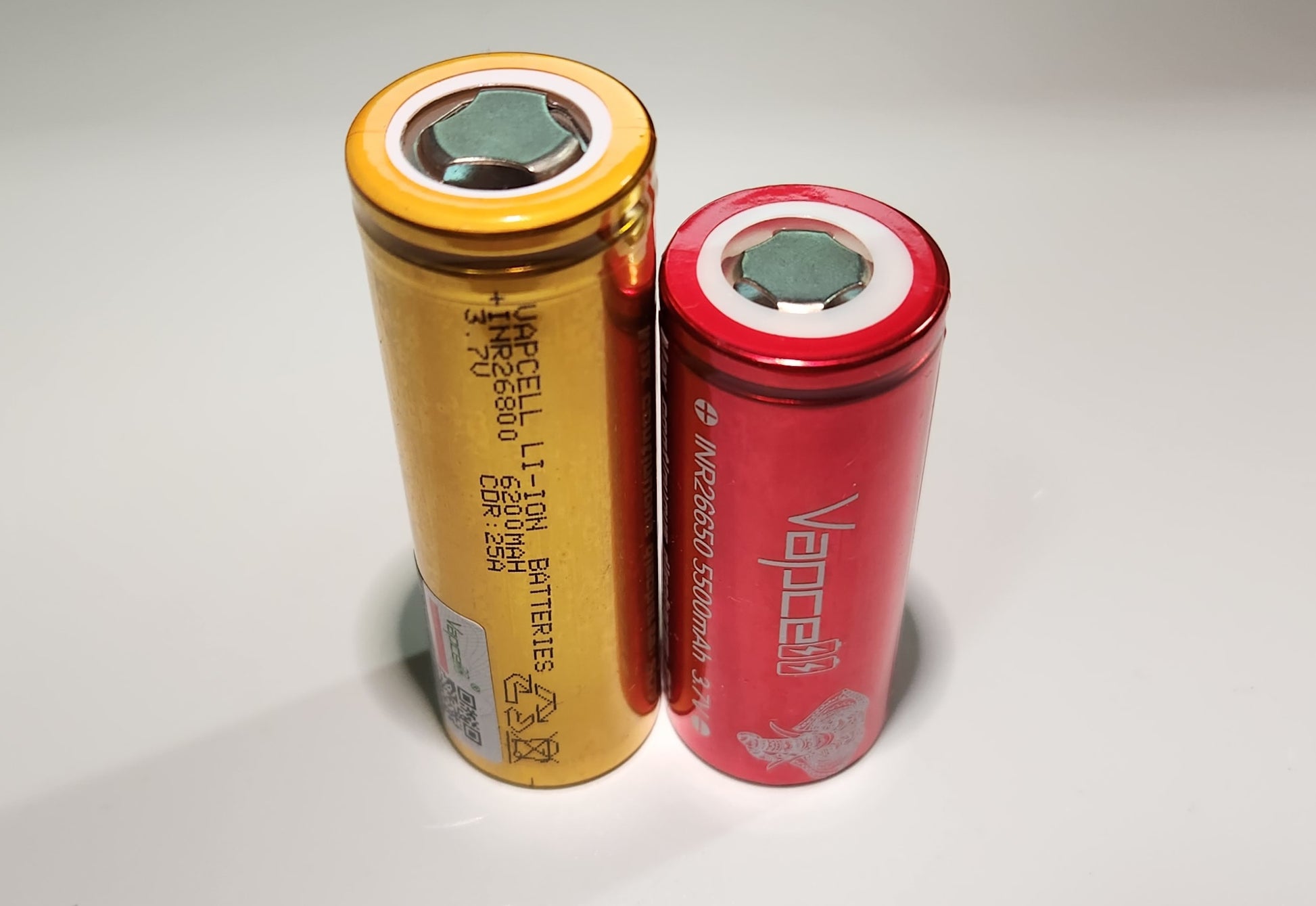 Vapcell INR26800 26800 6200mAh 25A Rechargeable Li-Ion Battery *** HAS TO BE PURCHASED WITH FLASHLIGHT + FEDEX ***
