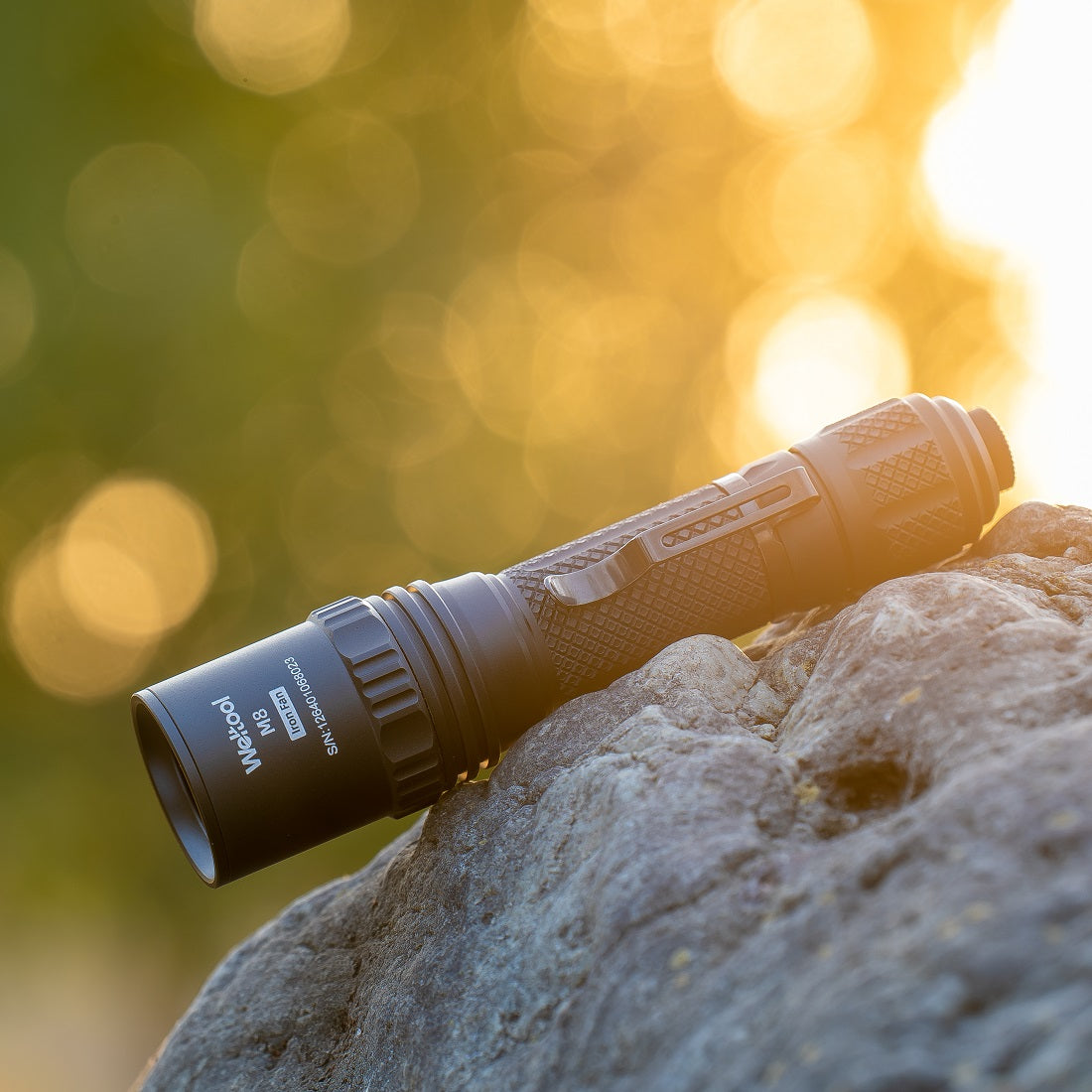 Weltool M8 Zoomable LED Flashlight