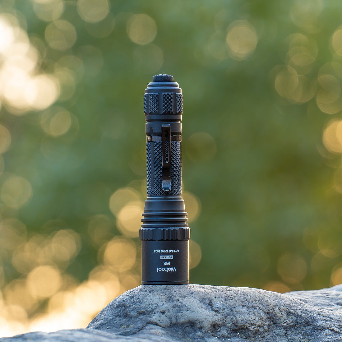 Weltool M8 Zoomable LED Flashlight